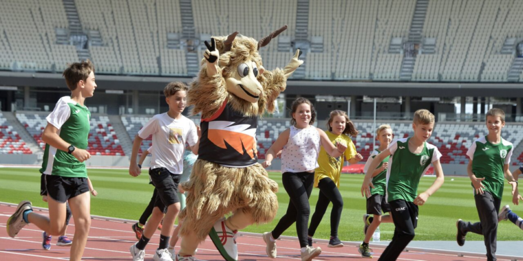 Mistrzostwa Świata w Lekkoatletyce - maskotka biegnąca po stadionie
